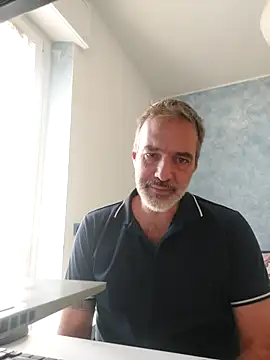 Snapshot of Marcolino183 chatting on 03-12-26, 09:15 Marcolino183 online show from 03-12-26, 09:15