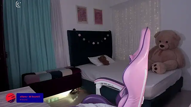 Snapshot of alice_guerin_ chatting on 02-07-25, 04:16 alice guerin online show from 02-07-25, 04:16