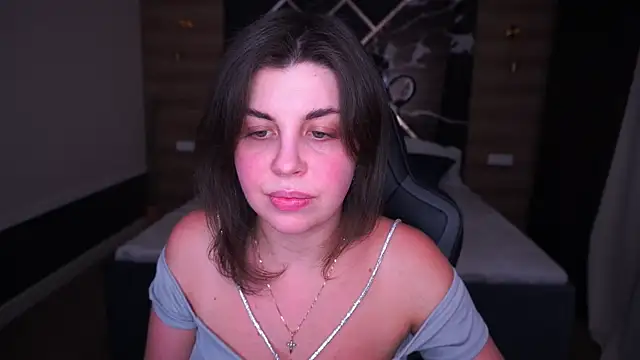 MirandaWong online show from 09-28-25, 07:41