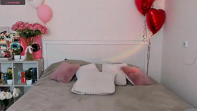 LittleKiitten online show from 05-23-26, 02:32