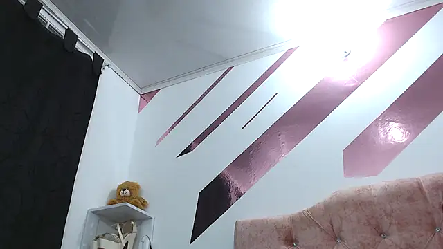 Snapshot of Kitten_Hot_ chatting on 09-10-25, 10:26 Kitten Hot online show from 09-10-25, 10:26