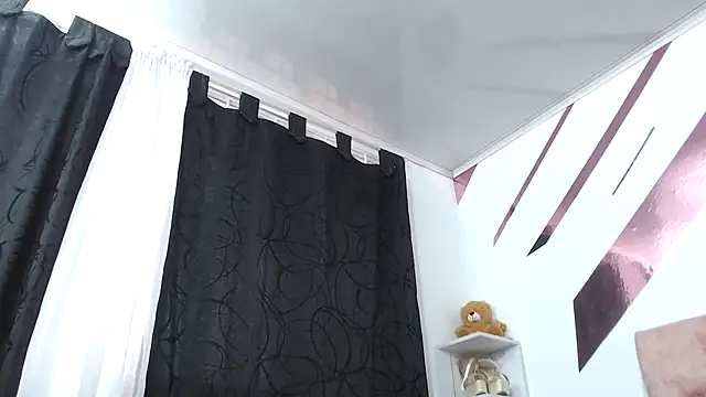 Snapshot of Kitten_Hot_ chatting on 10-23-25, 10:19 Kitten Hot online show from 10-23-25, 10:19