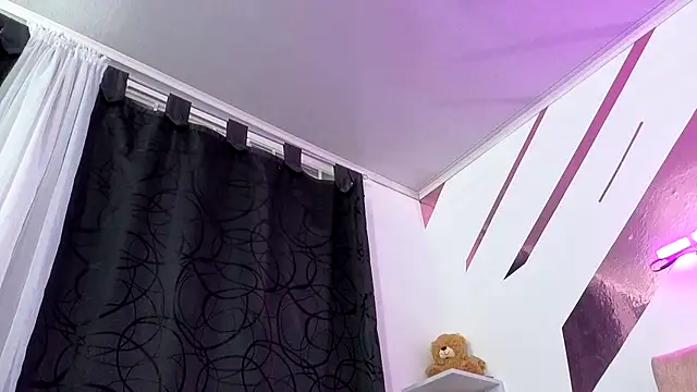 Snapshot of Kitten_Hot_ chatting on 10-29-25, 12:57 Kitten Hot online show from 10-29-25, 12:57