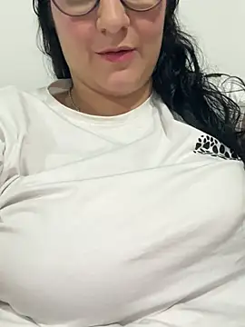 Snapshot of Soe_Lara chatting on 03-16-25, 11:57 Soe Lara online show from 03-16-25, 11:57