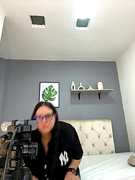 Snapshot of Soe_Lara chatting on 09-16-25, 11:00 Soe Lara online show from 09-16-25, 11:00