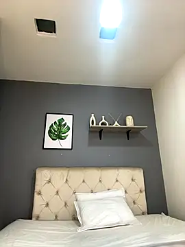 Snapshot of Soe_Lara chatting on 09-18-25, 10:50 Soe Lara online show from 09-18-25, 10:50