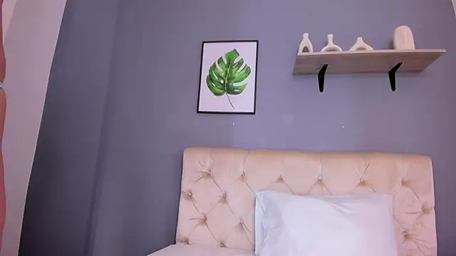 Snapshot of Soe_Lara chatting on 09-29-25, 11:37 Soe Lara online show from 09-29-25, 11:37