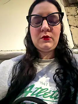 Snapshot of Soe_Lara chatting on 10-14-25, 10:38 Soe Lara online show from 10-14-25, 10:38