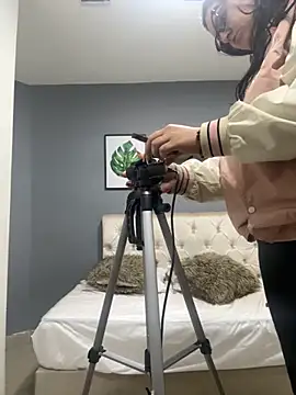 Snapshot of Soe_Lara chatting on 11-29-25, 10:51 Soe Lara online show from 11-29-25, 10:51