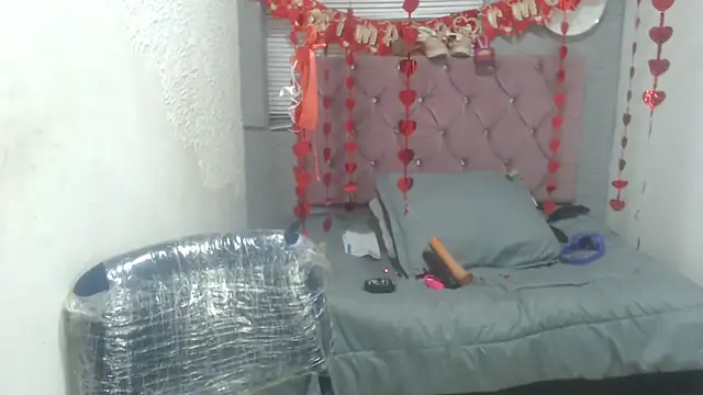 Snapshot of vainillaplaypussy chatting on 02-19-25, 12:11 vainillaplaypussy online show from 02-19-25, 12:11