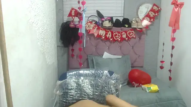 Snapshot of vainillaplaypussy chatting on 03-17-25, 03:40 vainillaplaypussy online show from 03-17-25, 03:40