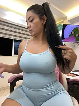 Hot beauty   online show from 11-13-25, 02:43