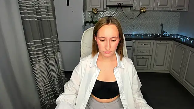 Snapshot of MelodyOfLovee chatting on 12-25-24, 05:16 MelodyOfLovee online show from 12-25-24, 05:16