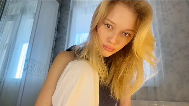 Snapshot of Evvie_Summn1 chatting on 03-01-25, 04:04 Evvie Summn1 online show from 03-01-25, 04:04