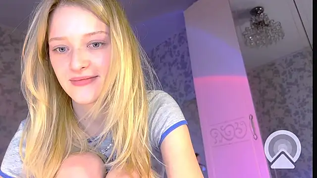 Snapshot of Evvie_Summn1 chatting on 03-09-25, 06:21 Evvie Summn1 online show from 03-09-25, 06:21