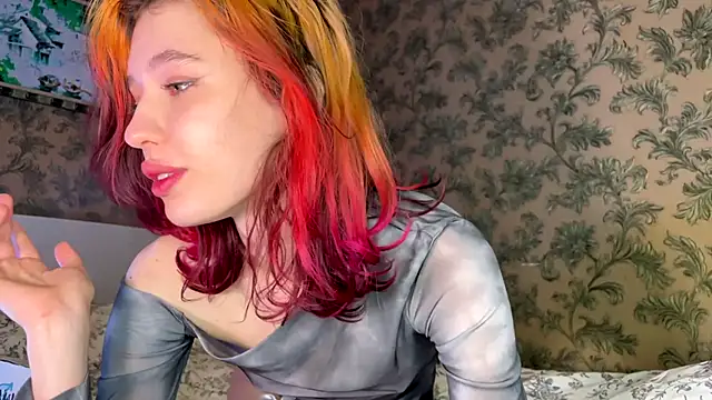 Snapshot of Evvie_Summn1 chatting on 03-10-25, 04:46 Evvie Summn1 online show from 03-10-25, 04:46