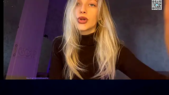 Snapshot of Evvie_Summn1 chatting on 09-30-25, 04:28 Evvie Summn1 online show from 09-30-25, 04:28