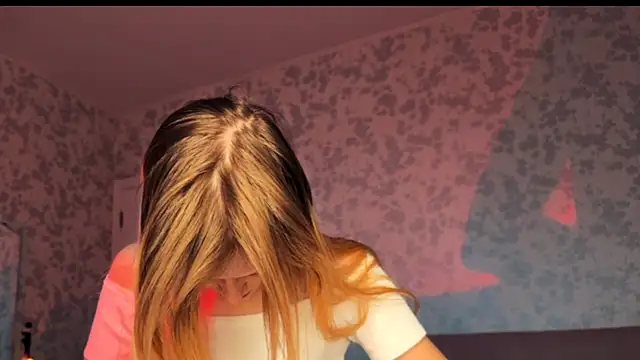 Snapshot of Evvie_Summn1 chatting on 12-02-25, 06:19 Evvie Summn1 online show from 12-02-25, 06:19