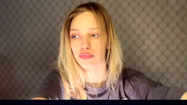 Snapshot of Evvie_Summn1 chatting on 12-20-25, 09:49 Evvie Summn1 online show from 12-20-25, 09:49