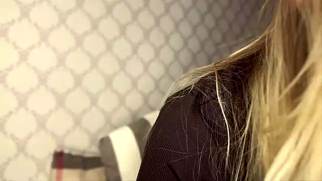 Snapshot of Evvie_Summn1 chatting on 02-27-26, 04:56 Evvie Summn1 online show from 02-27-26, 04:56