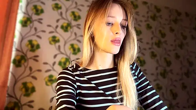 Snapshot of Evvie_Summn1 chatting on 03-03-26, 05:35 Evvie Summn1 online show from 03-03-26, 05:35