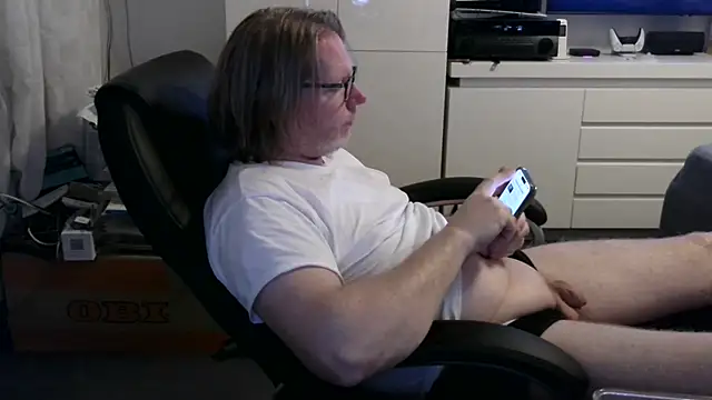 Snapshot of VSteph chatting on 04-22-26, 09:05 VSteph online show from 04-22-26, 09:05