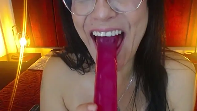 Snapshot of Zuzana21 chatting on 01-28-25, 03:57 Zuzana21 online show from 01-28-25, 03:57