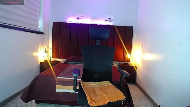 Snapshot of Zuzana21 chatting on 02-01-25, 12:47 Zuzana21 online show from 02-01-25, 12:47