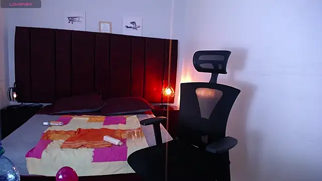 Snapshot of Zuzana21 chatting on 03-01-25, 04:11 Zuzana21 online show from 03-01-25, 04:11