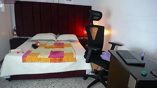 Snapshot of Zuzana21 chatting on 03-03-25, 04:03 Zuzana21 online show from 03-03-25, 04:03