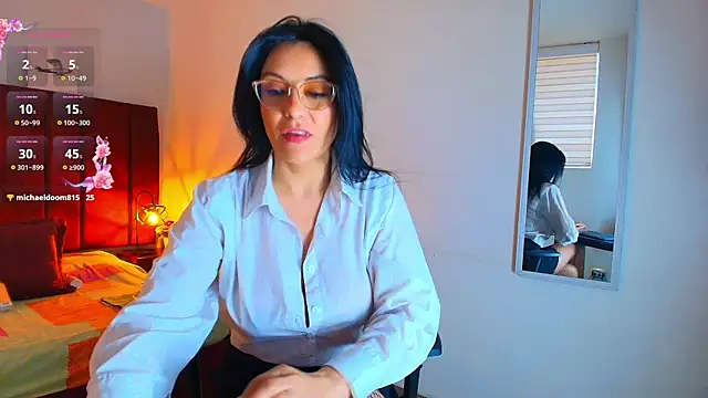 Snapshot of Zuzana21 chatting on 09-22-25, 12:51 Zuzana21 online show from 09-22-25, 12:51