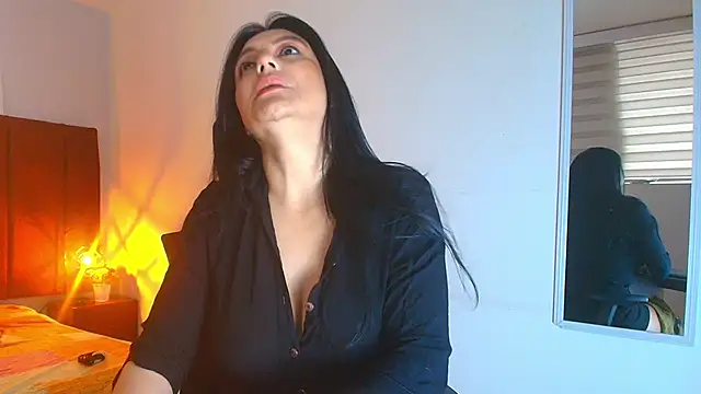 Snapshot of Zuzana21 chatting on 09-29-25, 12:43 Zuzana21 online show from 09-29-25, 12:43