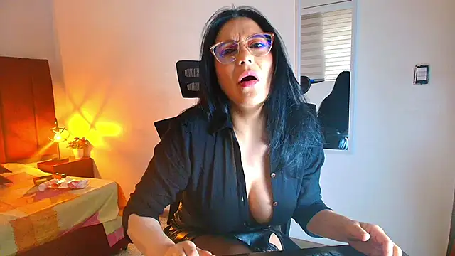 Snapshot of Zuzana21 chatting on 10-03-25, 12:57 Zuzana21 online show from 10-03-25, 12:57