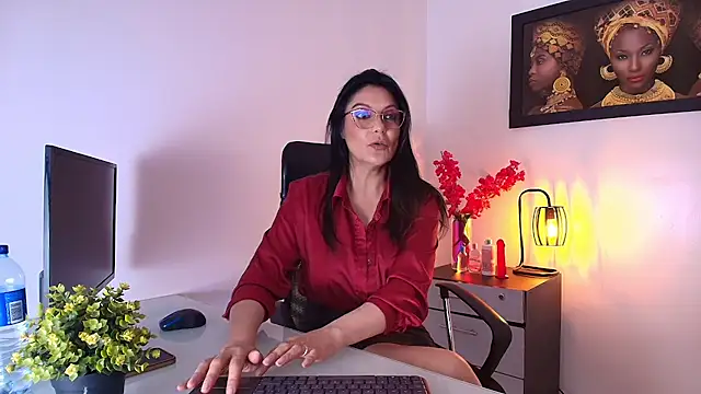 Snapshot of Zuzana21 chatting on 10-18-25, 01:01 Zuzana21 online show from 10-18-25, 01:01