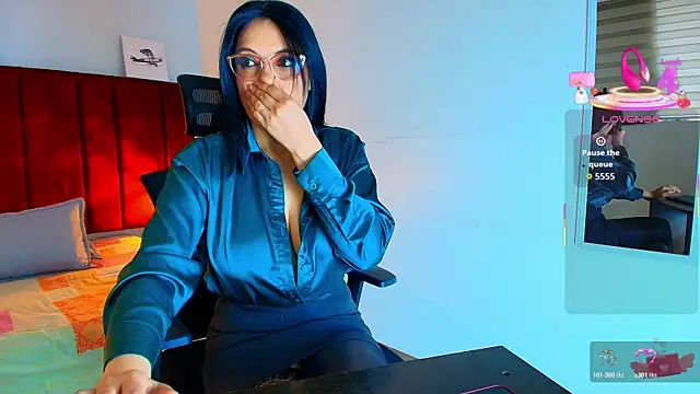 Snapshot of Zuzana21 chatting on 10-28-25, 12:52 Zuzana21 online show from 10-28-25, 12:52