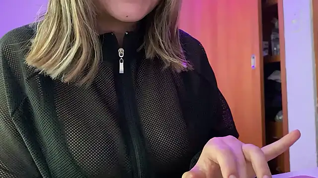 Snapshot of hannahcdmx chatting on 09-15-25, 05:57 hannahcdmx online show from 09-15-25, 05:57