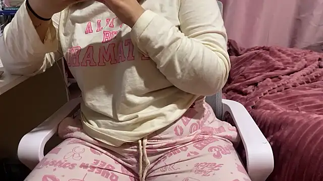 Snapshot of hannahcdmx chatting on 11-08-25, 09:35 hannahcdmx online show from 11-08-25, 09:35