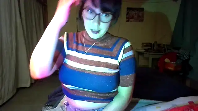 Snapshot of Tiramisu89 chatting on 12-21-25, 04:30 Tiramisu89 online show from 12-21-25, 04:30