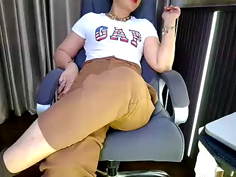 Snapshot of fabdemira chatting on 11-21-25, 05:33 fabdemira online show from 11-21-25, 05:33