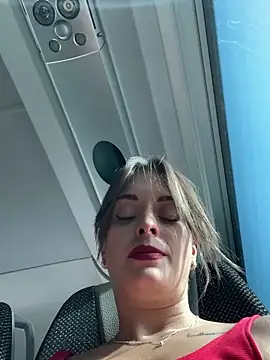 Snapshot of Yasmine47 chatting on 09-09-25, 03:22 Yasmine47 online show from 09-09-25, 03:22