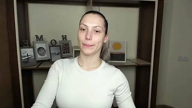 Snapshot of VanessaMay_ chatting on 03-17-26, 05:38 VanessaMay online show from 03-17-26, 05:38