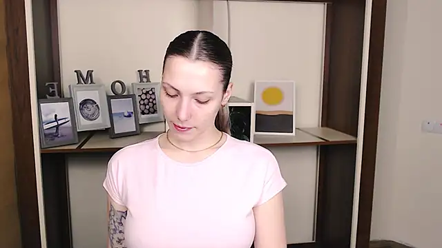 Snapshot of VanessaMay_ chatting on 03-24-26, 05:51 VanessaMay online show from 03-24-26, 05:51