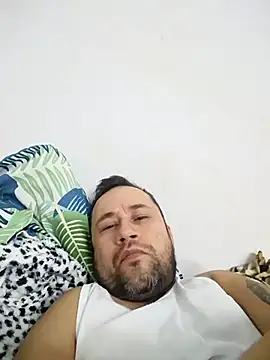 Snapshot of very2_sexy chatting on 10-23-25, 11:46 very2 sexy online show from 10-23-25, 11:46