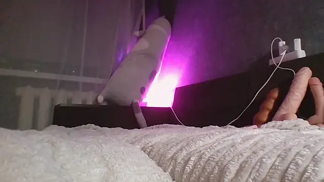 Snapshot of Hungry__Puppy chatting on 09-13-25, 05:46 Hungry Puppy online show from 09-13-25, 05:46