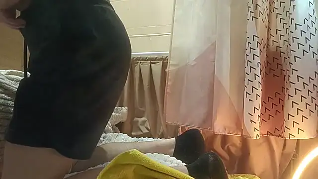 Snapshot of Hungry__Puppy chatting on 09-25-25, 02:26 Hungry Puppy online show from 09-25-25, 02:26