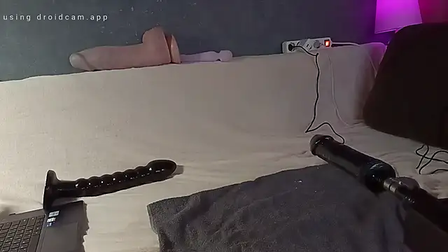 Snapshot of Hungry__Puppy chatting on 10-23-25, 08:29 Hungry Puppy online show from 10-23-25, 08:29