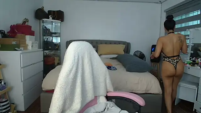 Snapshot of aya_saki chatting on 12-01-25, 08:52 aya saki online show from 12-01-25, 08:52