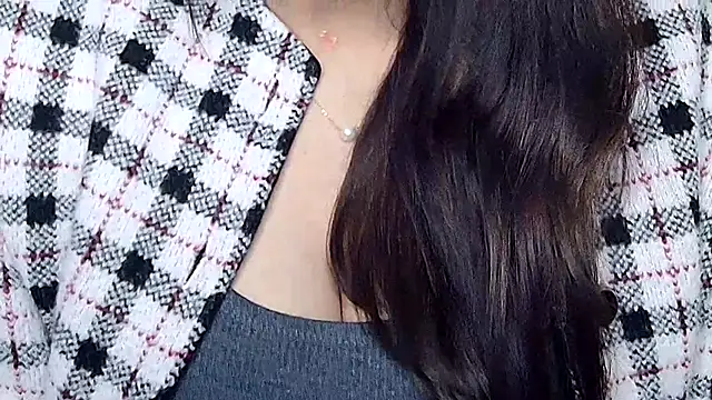 Snapshot of MIss-Naina chatting on 12-21-25, 07:43 MIss-Naina online show from 12-21-25, 07:43