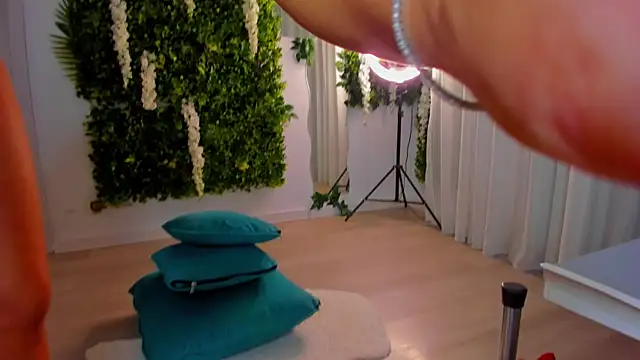 VivienCarter online show from 10-14-25, 05:25