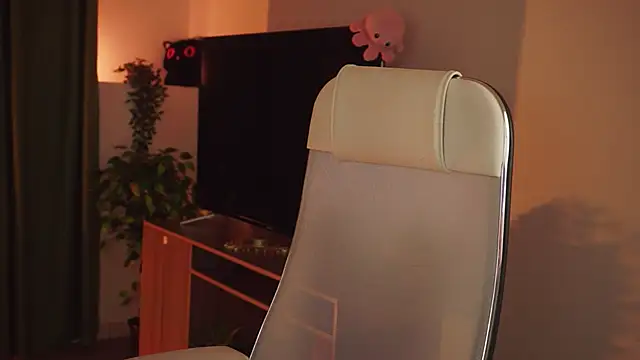 EllieCutes online show from 05-30-26, 07:49